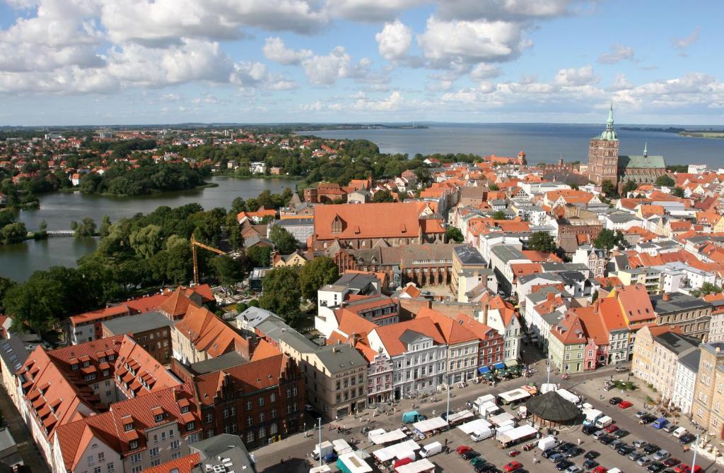 Altstadt Hotel Zur Post Stralsund Esterno foto