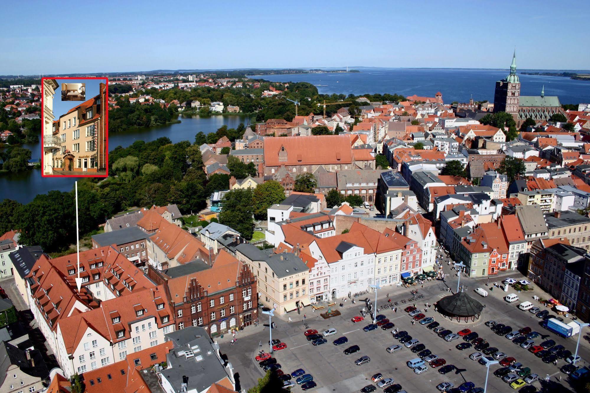 Altstadt Hotel Zur Post Stralsund Esterno foto